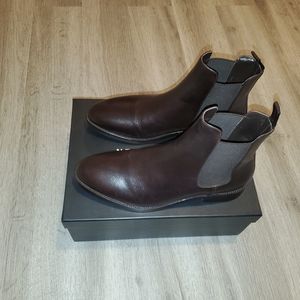 Ventura leather chelsea boots.         Conditions: 10/10❗❗❗